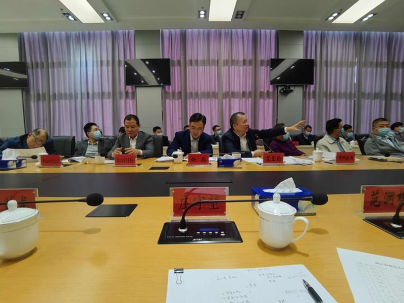 阳江风电产业考察团考察座谈会"由阳江市发改局党组书记苏玉均主持
